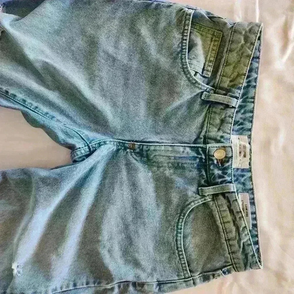 Cotton-On, women's low rise, distressed,  straight Jean size 6 US - Picture 2 of 6